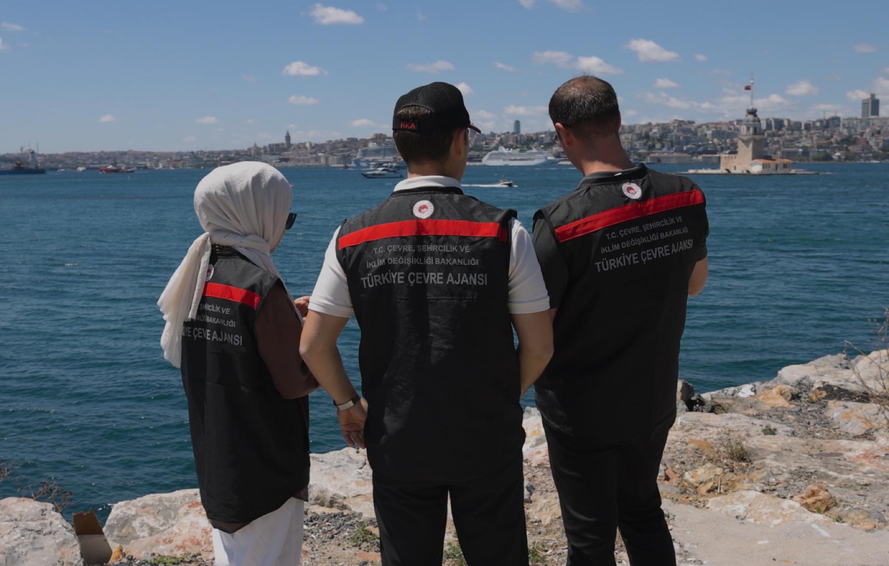 Türkiye Çevre Ajansı saha ekibi İstanbul Boğazı kıyısında